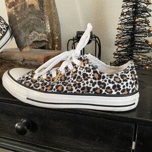 Leopard print Converse, like new!